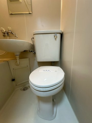 【トイレ】 | T・メゾン | ※参考写真※バスルームにあるトイレです！水廻りのお掃除が一気にできちゃいますね☆