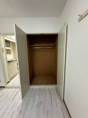 【収納】 | T・メゾン | ※参考写真※洋室6帖のお部屋にあるクローゼットです！お洋服もしわにならず、キレイに収納できます☆