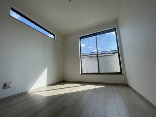 ＼完成披露内覧会開始／＼JR中央本線「春日井」徒歩16分・全8区画の大型プロジェクト／の洋室