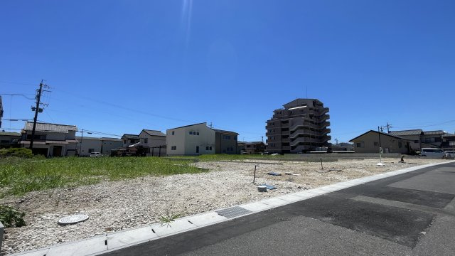 ＼JR中央本線「春日井」徒歩16分・全8区画の大型プロジェクト／の前面道路含む現地写真