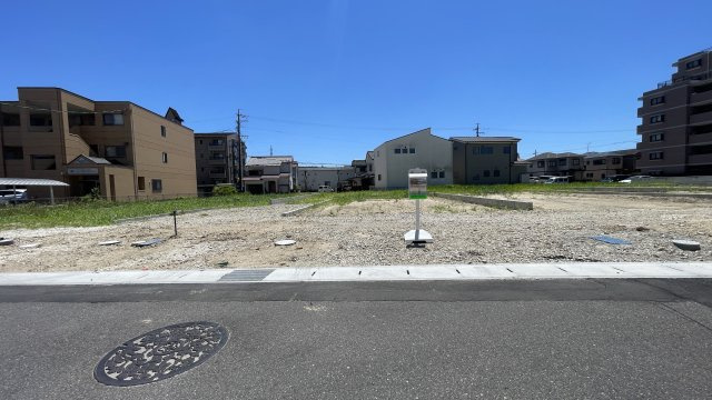 ＼JR中央本線「春日井」徒歩16分・全8区画の大型プロジェクト／の前面道路含む現地写真