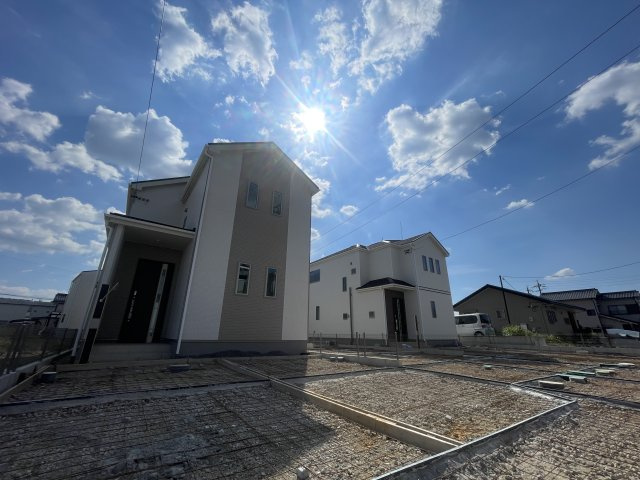 ＼JR中央本線「春日井」徒歩16分・全8区画の大型プロジェクト／の前面道路含む現地写真