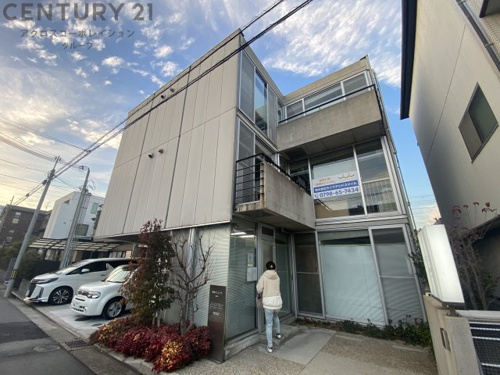 宅配ボックス付きで不在時にも便利！
