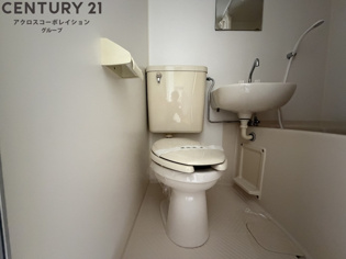 浴室内にトイレがあります☆
