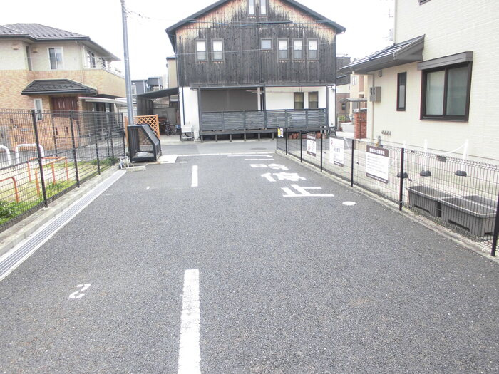リヴェールＳＥＴＡの駐車場