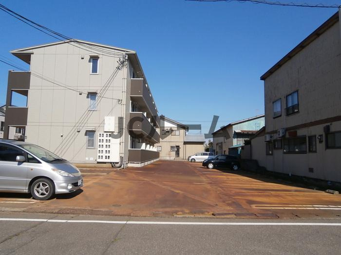 グランディール石橋の駐車場