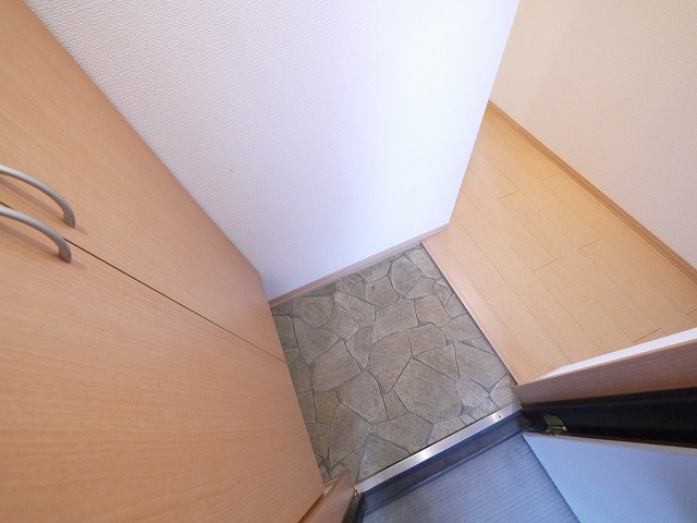 イファルジェンスの玄関|収納もある玄関です