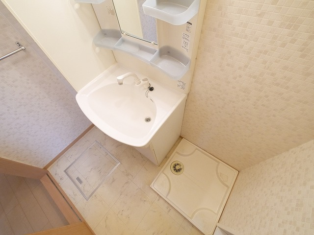 イファルジェンスの洗面所|広い洗面スペース