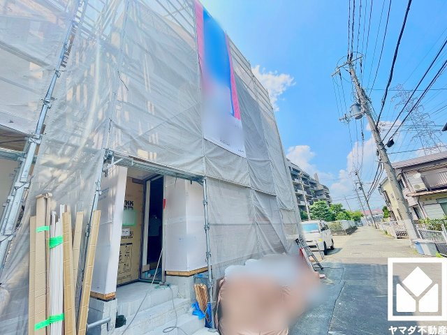 尼崎市西昆陽　第２　１号棟の外観|突然の来訪時にも防犯面で心強いモニター付きインターホンを設置。お留守番中のお子様も、室内からスムーズに相手の確認ができます。
