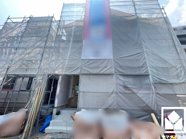 尼崎市西昆陽　第２　１号棟の外観|玄関にはシューズボックスを設置。家族の靴もしっかり収納できるので、玄関がいつも片付き、気持ちよくお客様を迎えられます。