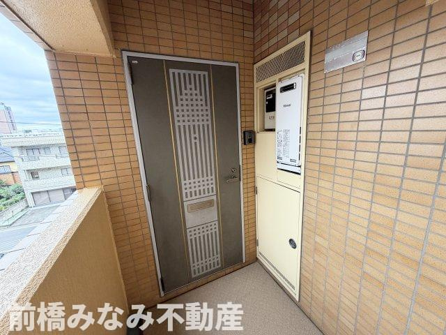 【中古マンション】前橋市南町　ダイアパレス　413号室　3LDKの玄関|明るい玄関です