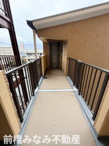 【中古マンション】前橋市南町　ダイアパレス　413号室　3LDKの玄関|角部屋で通風良好な南東向きのバルコニー