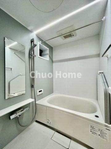 江東区北砂6丁目新築分譲住宅の浴室|【バスルーム】暖房換気乾燥機付きシステムバスルーム。暖房・冷風・換気・乾燥など、毎日を快適に過ごせるうれしい機能が揃っています。雨の日の洗濯物も安心です。