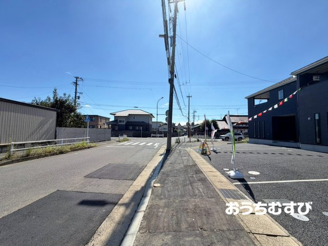小牧市二重堀第3(全5棟)の前面道路含む現地写真