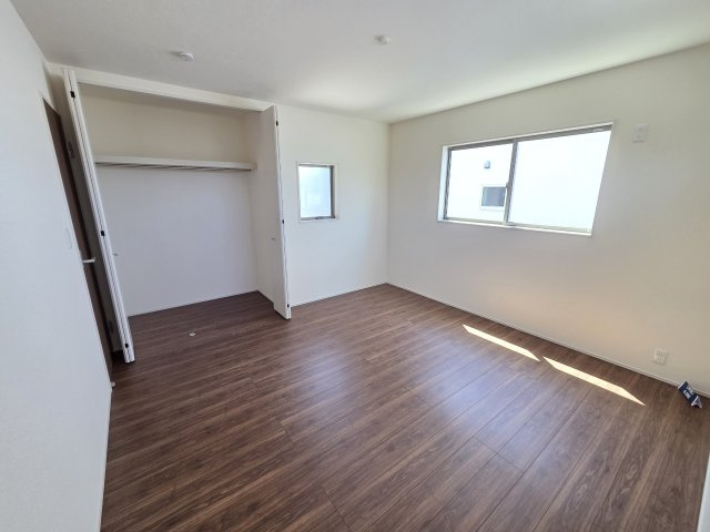 新築　伊勢崎第3茂呂町　1号棟　Livele Garden.Sの収納|現地写真　全居室収納付きなのでお部屋が片付きますね！