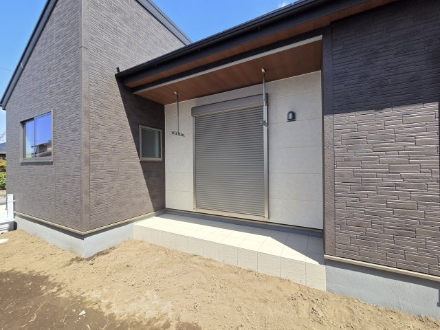 新築　伊勢崎第3茂呂町　1号棟　Livele Garden.Sの外観|現地写真　タイルデッキ付き！物干しも付いています！