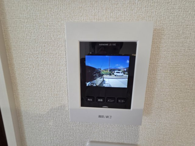 新築　伊勢崎第3茂呂町　1号棟　Livele Garden.Sの防犯設備|現地写真　カラーTVモニター付きのドアホンがついています。お子様やご高齢の方がお留守番の時でも安心です！