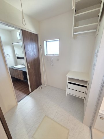 新築　伊勢崎第3茂呂町　1号棟　Livele Garden.Sの洗面所|現地写真　脱衣所と洗面所が分かれているので使い勝手◎！