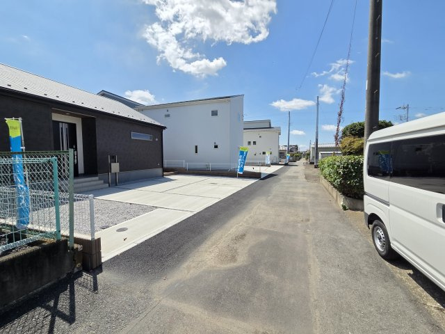 新築　伊勢崎第3茂呂町　1号棟　Livele Garden.Sの前面道路含む現地写真|現地写真　西側前面道路幅員約4ｍ