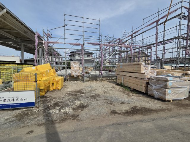 新築　伊勢崎第3茂呂町　1号棟　Livele Garden.Sの駐車場|現地写真　駐車は建物西側に並列4台可能です！