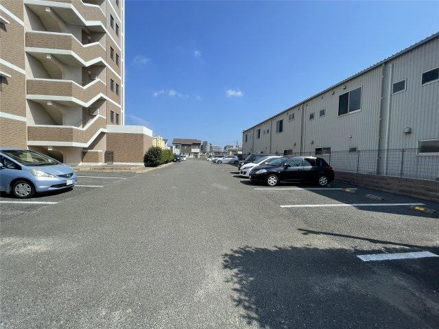 ニューシティアパートメンツ南小倉Ⅱ棟の駐車場
