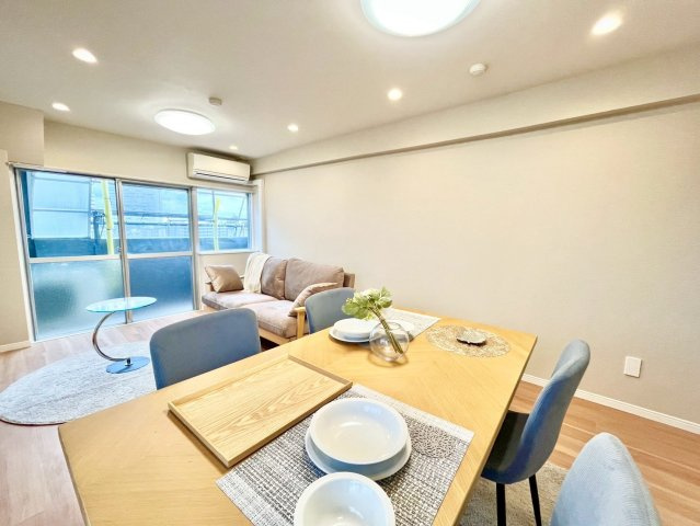 宮園キャピタルマンションの居間・リビング|2026.06.11撮影

現地ご見学希望・資料請求などお気軽にお問い合わせ下さい！
03-5990-5201