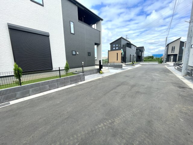 グラファーレ船橋市旭町5丁目4期の前面道路含む現地写真