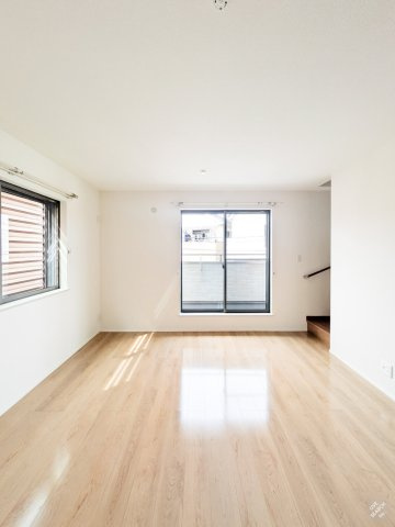 片山町３丁目戸建の居間・リビング