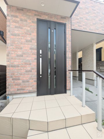 片山町３丁目戸建のエントランス