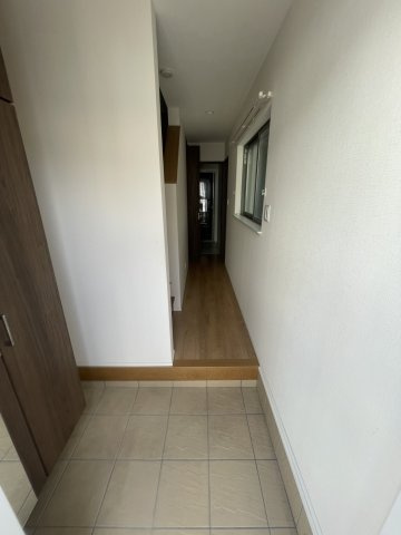 片山町３丁目戸建の玄関