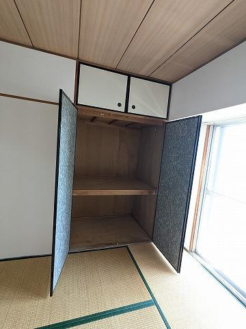 牧野駅前ハイツの和室|和室の押入
■物件内覧・資金計画相談・住宅ローン相談、リフォーム相談、お問合せ受付中■
※当日・翌日のご内覧、ご相談はお電話でのお問合せがスムーズです！