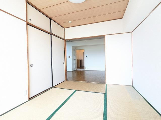 牧野駅前ハイツの寝室|和室6.0帖
■物件内覧・資金計画相談・住宅ローン相談、リフォーム相談、お問合せ受付中■
※当日・翌日のご内覧、ご相談はお電話でのお問合せがスムーズです！