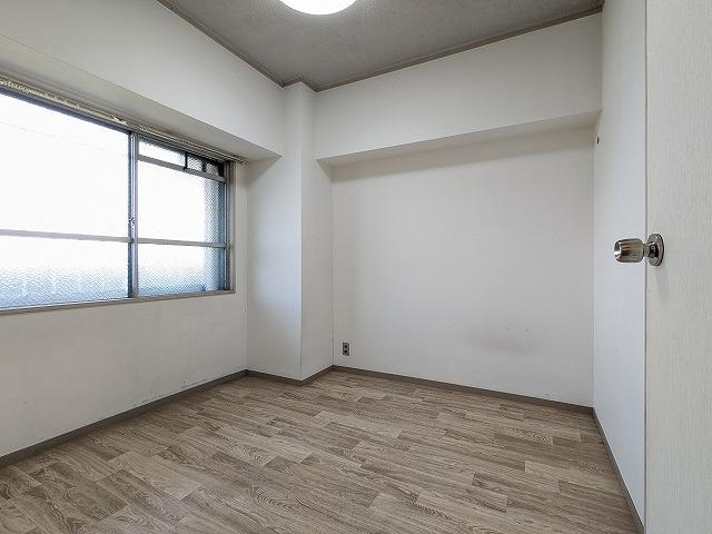 牧野駅前ハイツの洋室|洋室4.5帖
■物件内覧・資金計画相談・住宅ローン相談、リフォーム相談、お問合せ受付中■
※当日・翌日のご内覧、ご相談はお電話でのお問合せがスムーズです！