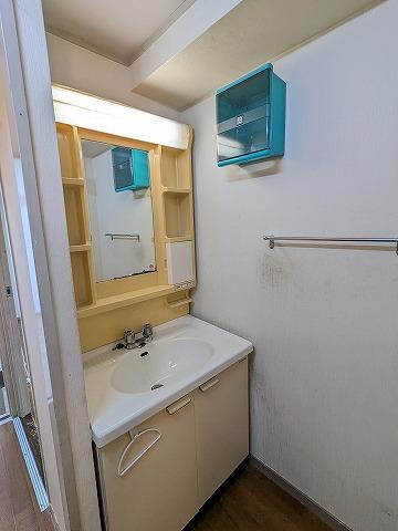 牧野駅前ハイツの独立洗面台|■物件内覧・資金計画相談・住宅ローン相談、リフォーム相談、お問合せ受付中■
※当日・翌日のご内覧、ご相談はお電話でのお問合せがスムーズです！
