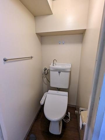 牧野駅前ハイツのトイレ|温水洗浄便座
■物件内覧・資金計画相談・住宅ローン相談、リフォーム相談、お問合せ受付中■
※当日・翌日のご内覧、ご相談はお電話でのお問合せがスムーズです！