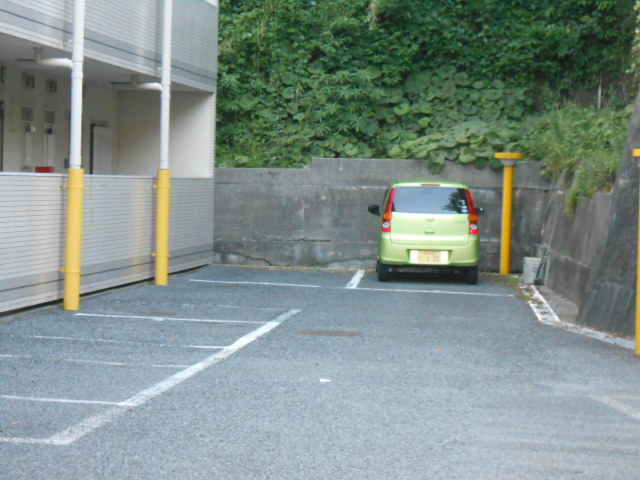 S0398R　ピニエール下田の駐車場