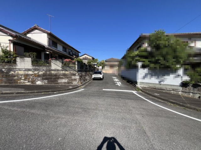 津市渋見町 売土地の前面道路含む現地写真