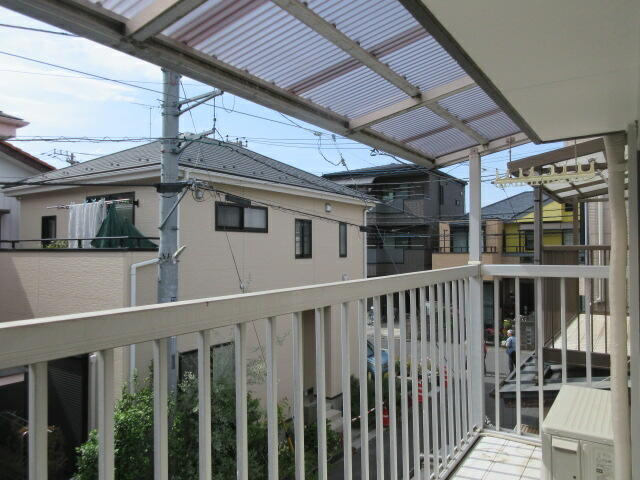 西側の屋根付きバルコニーです！