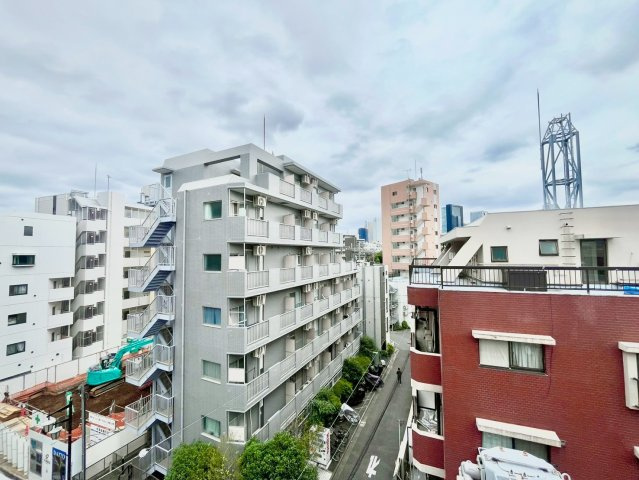 ドルミ東中野の展望|大きな空に包まれて、太陽の光をたっぷりと浴びながら過ごす毎日は、自然と家族の笑顔で溢れます。