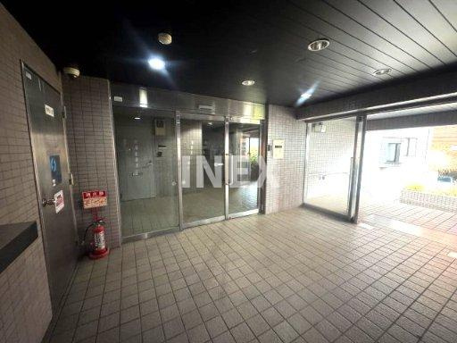 横浜市神奈川区台町の賃貸マンションのエントランス