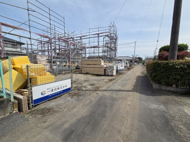 新築　伊勢崎第3茂呂町　2号棟　Livele Garden.Sの前面道路含む現地写真|現地写真　西側前面道路幅員約4ｍ