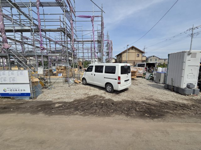 新築　伊勢崎第3茂呂町　2号棟　Livele Garden.Sの駐車場|現地写真　駐車は建物南側に並列3台可能です！
