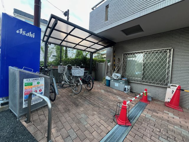 天野ビルのエントランス