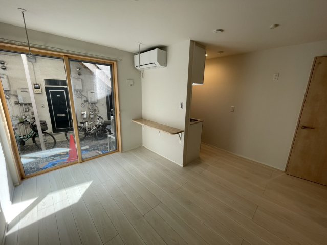 Charmaine東中野