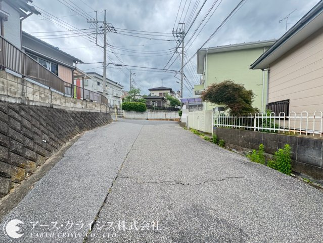 【前面道路含む現地写真】 | 柏市増尾16期 | 風と光がやさしく巡る。朝のコーヒーも、午後の読書も、家族の団らんも、ぜんぶ光に包まれる時間。そんな日々をデザインしませんか♪