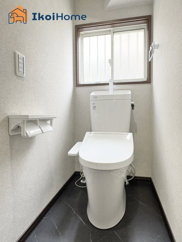 神戸市西区玉津町西河原　中古戸建のトイレ|●年中無休：当日予約可●トイレは新調されております。ウォシュレット付きとなっております。