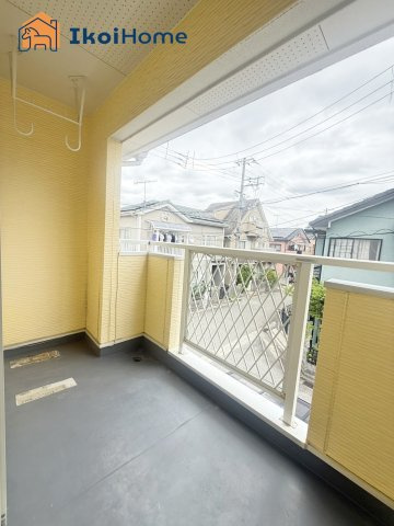 神戸市西区玉津町西河原　中古戸建のバルコニー|●年中無休：当日予約可●南東向きのバルコニー。屋根がついているので小雨なら濡れることもなく安心です。