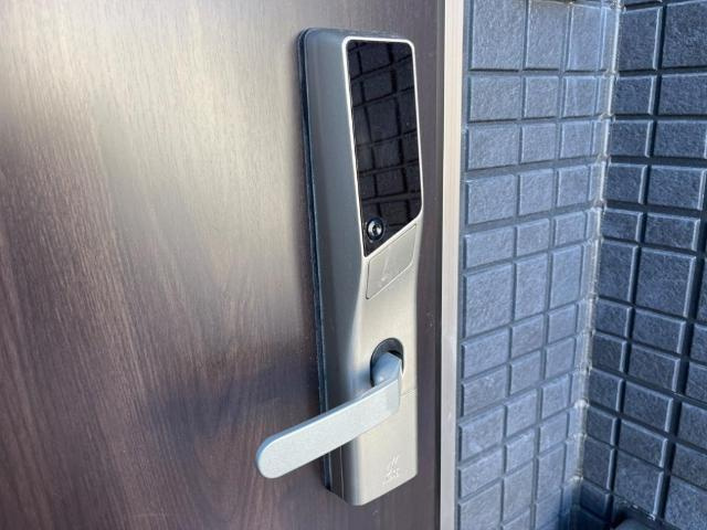 岡崎市宇頭町新築アパートの玄関|電子キー（イメージ）