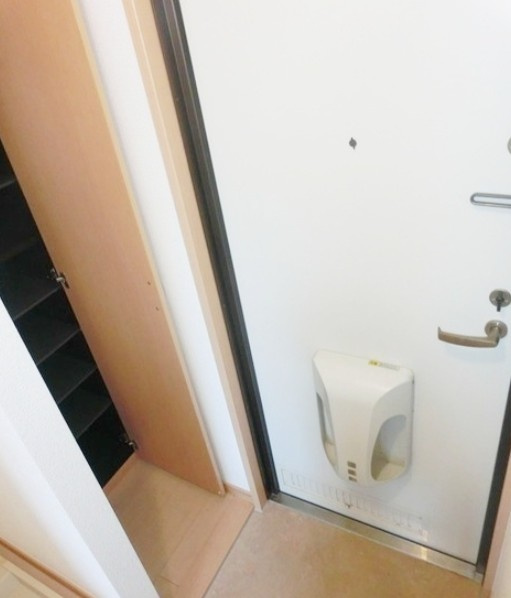 四街道市みのり町のアパートの玄関
