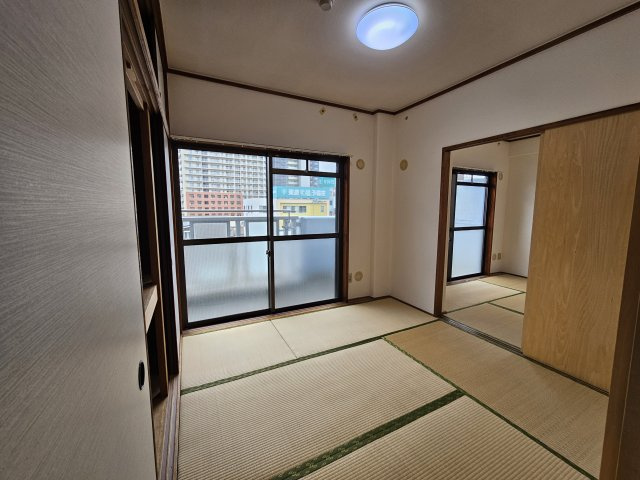 リアルティ大久保駅前の居間・リビング